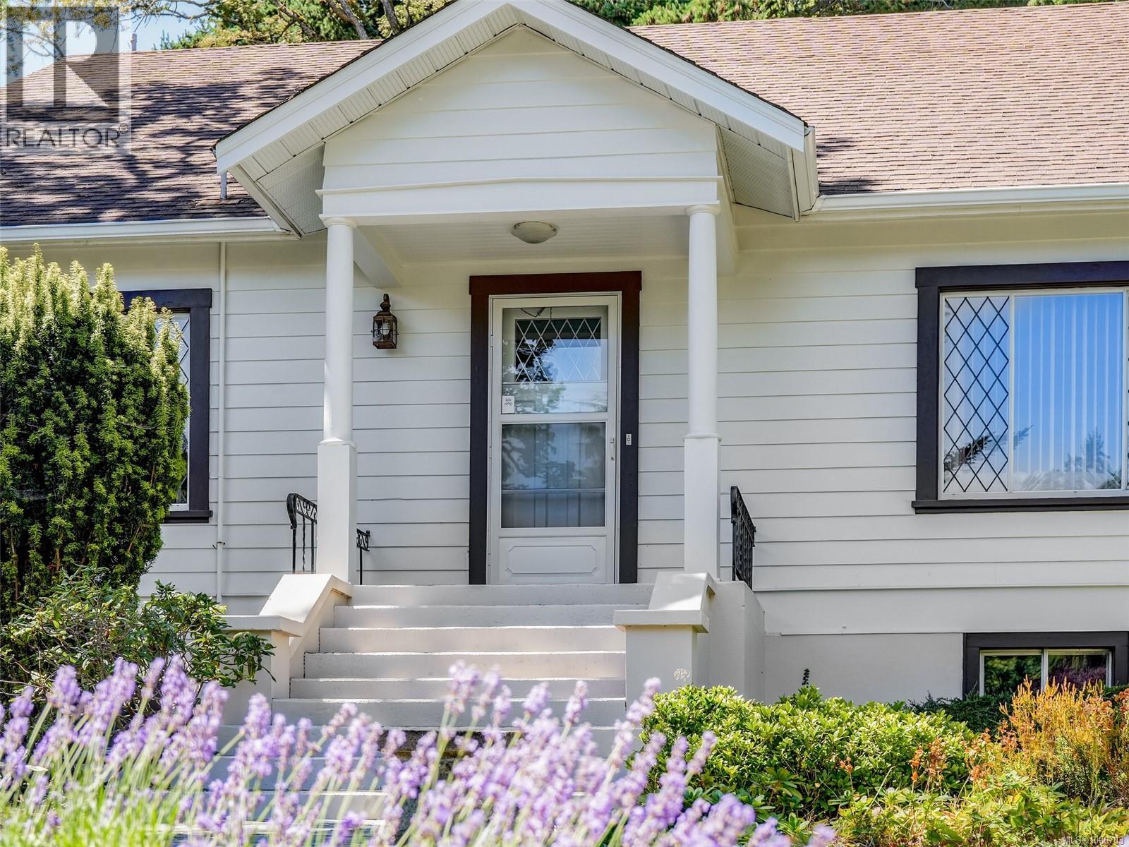 Photo 39 of 3908 Ascot Dr, Saanich BC