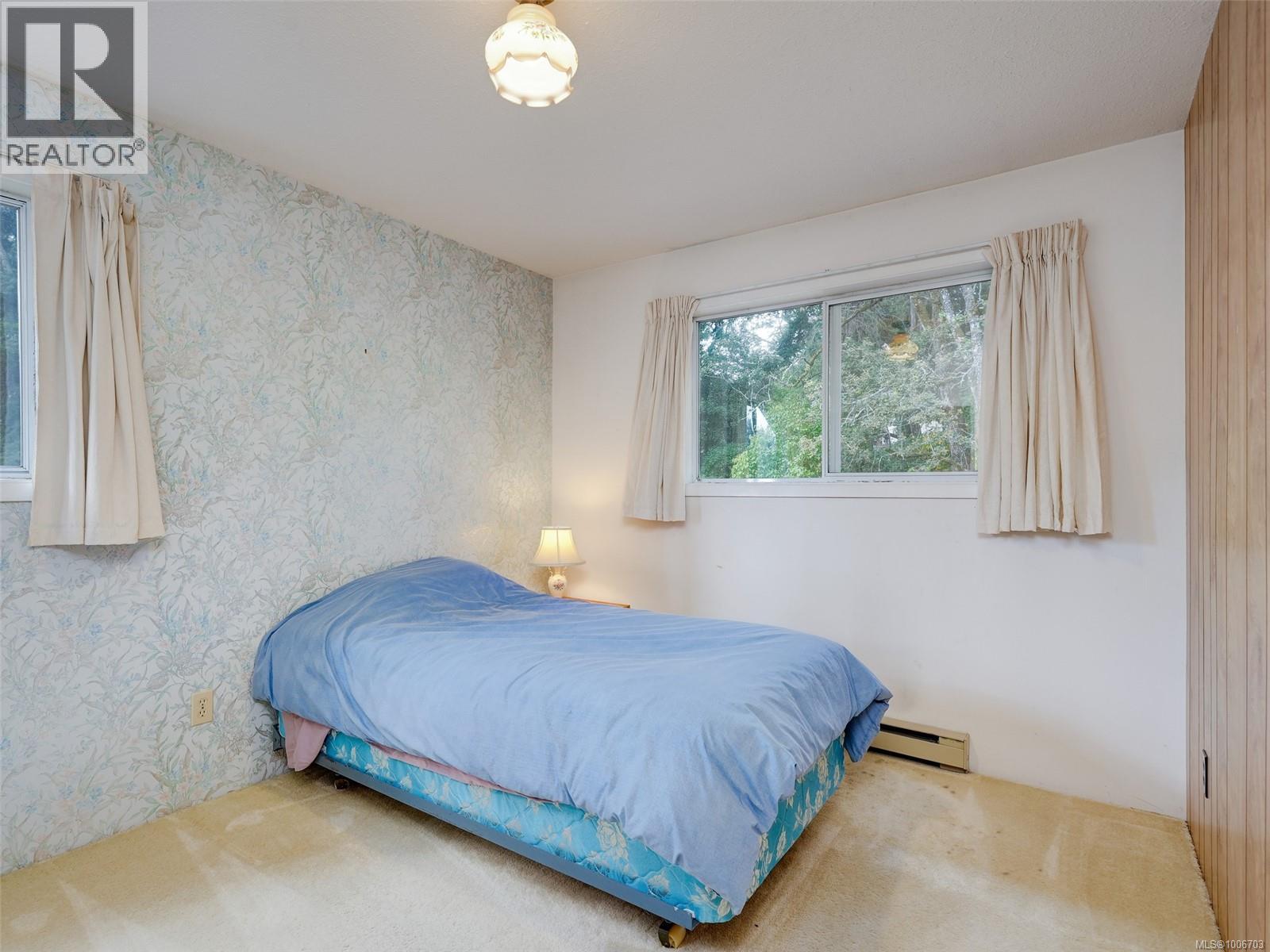 Photo 11 of 3908 Ascot Dr, Saanich BC
