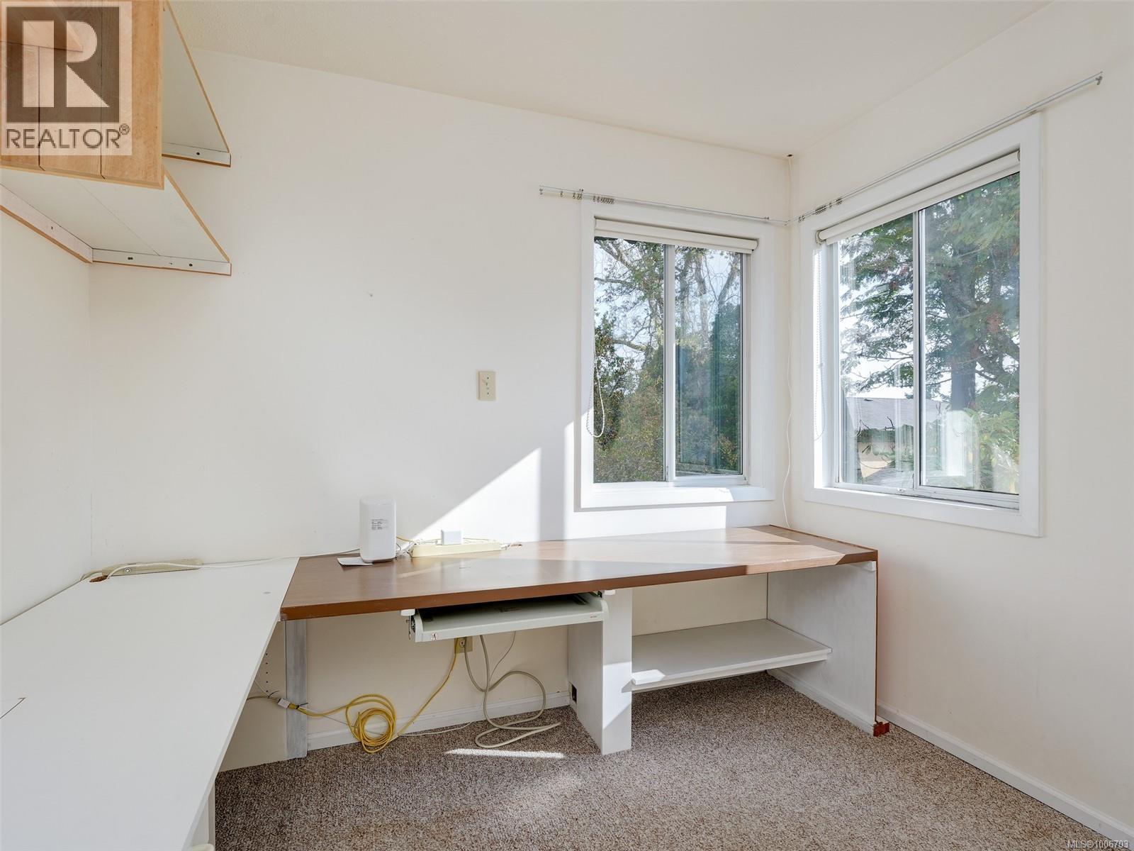 Photo 33 of 3908 Ascot Dr, Saanich BC