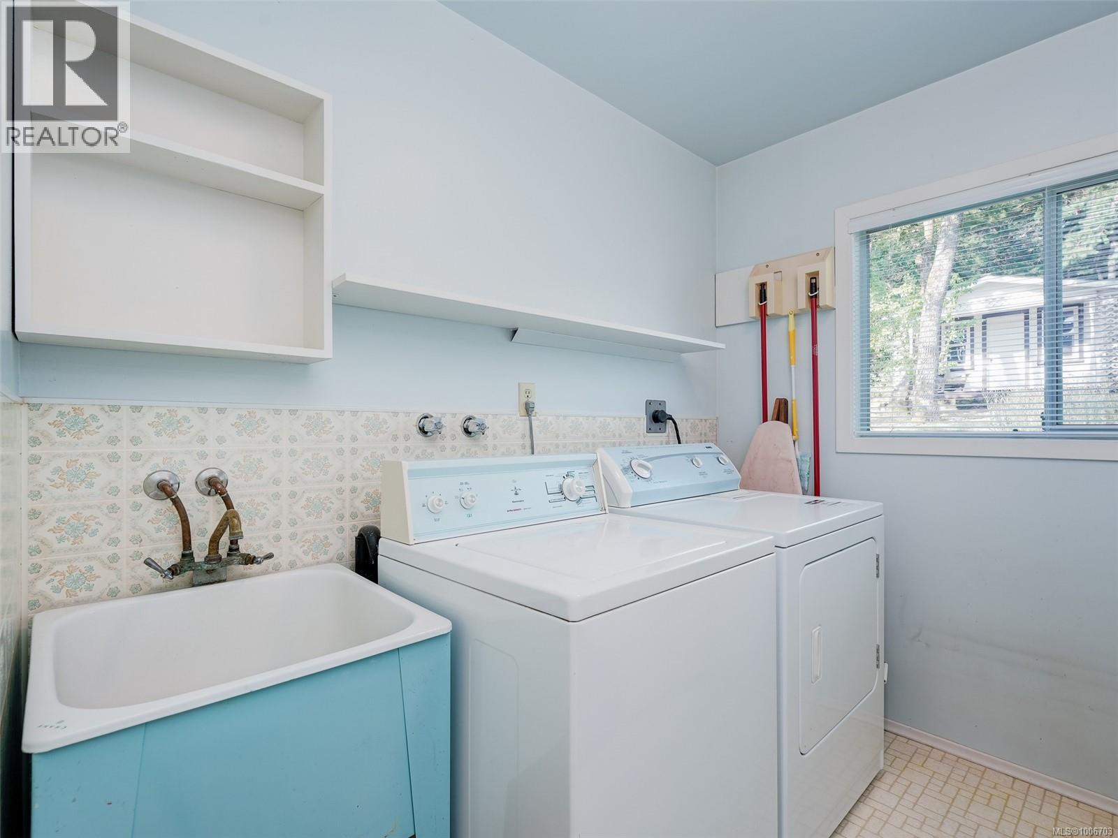 Photo 38 of 3908 Ascot Dr, Saanich BC