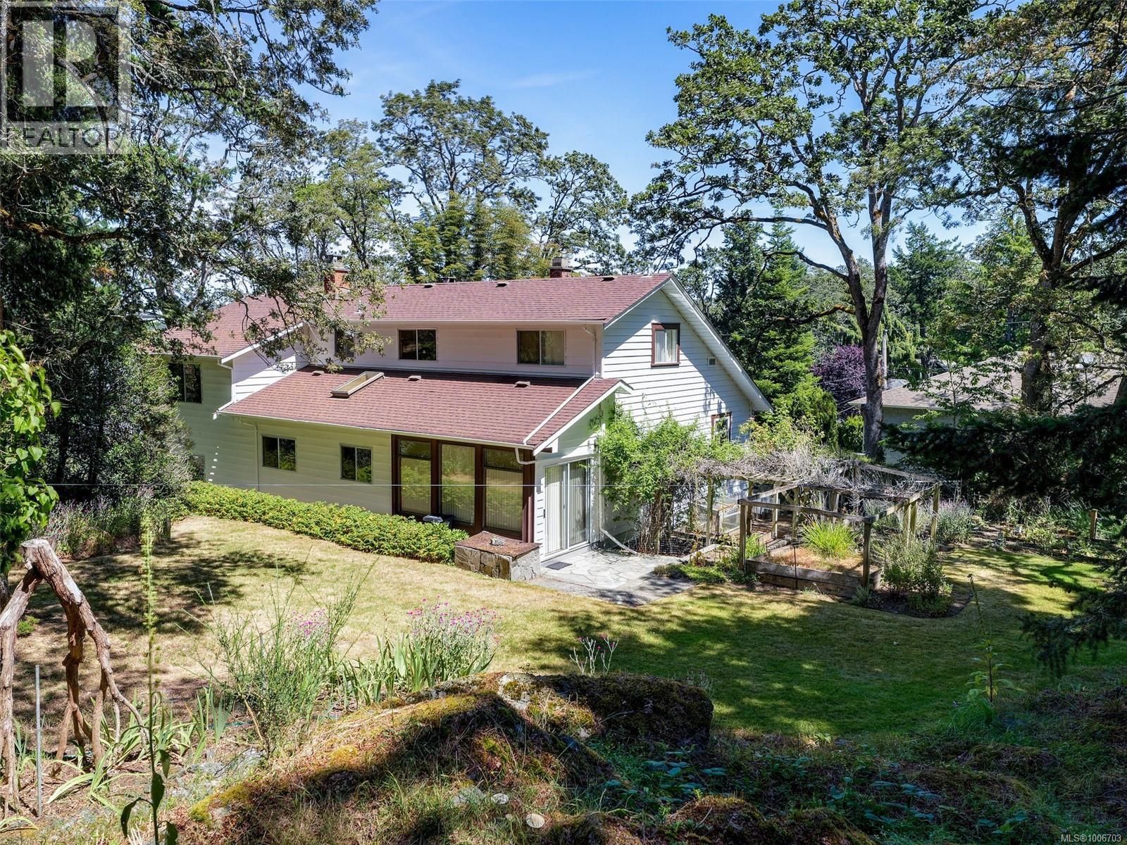Photo 24 of 3908 Ascot Dr, Saanich BC