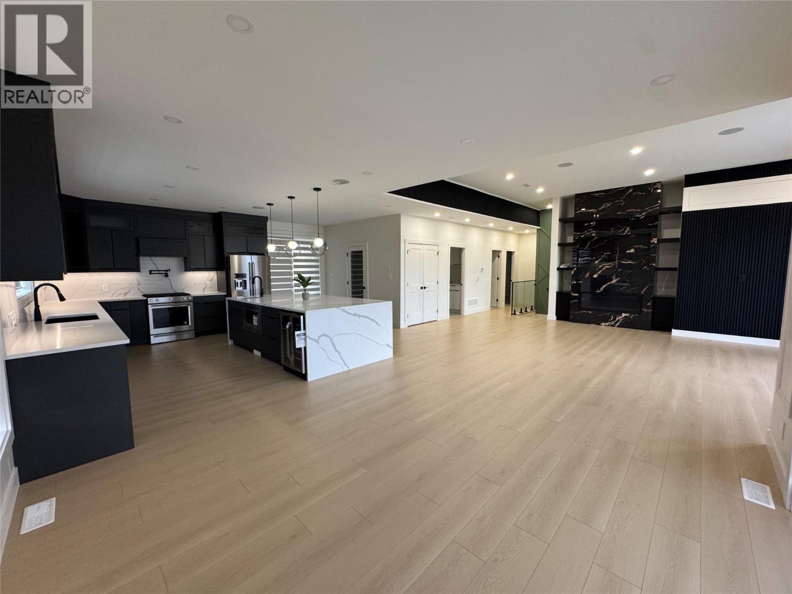  3806 Torrey Pines Drive, Osoyoos