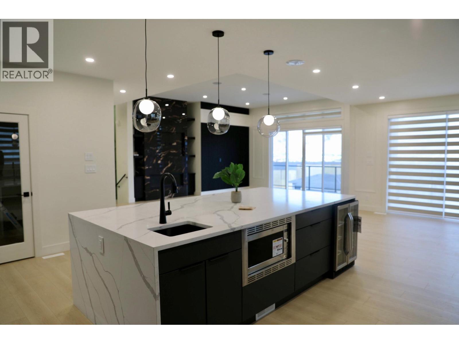  3806 Torrey Pines Drive, Osoyoos