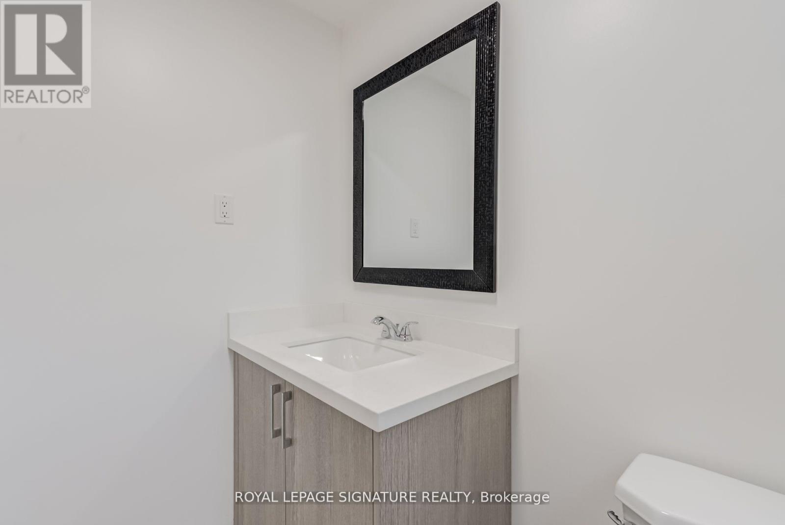 Photo 6 of 36 Denlow Drive, Brampton ON