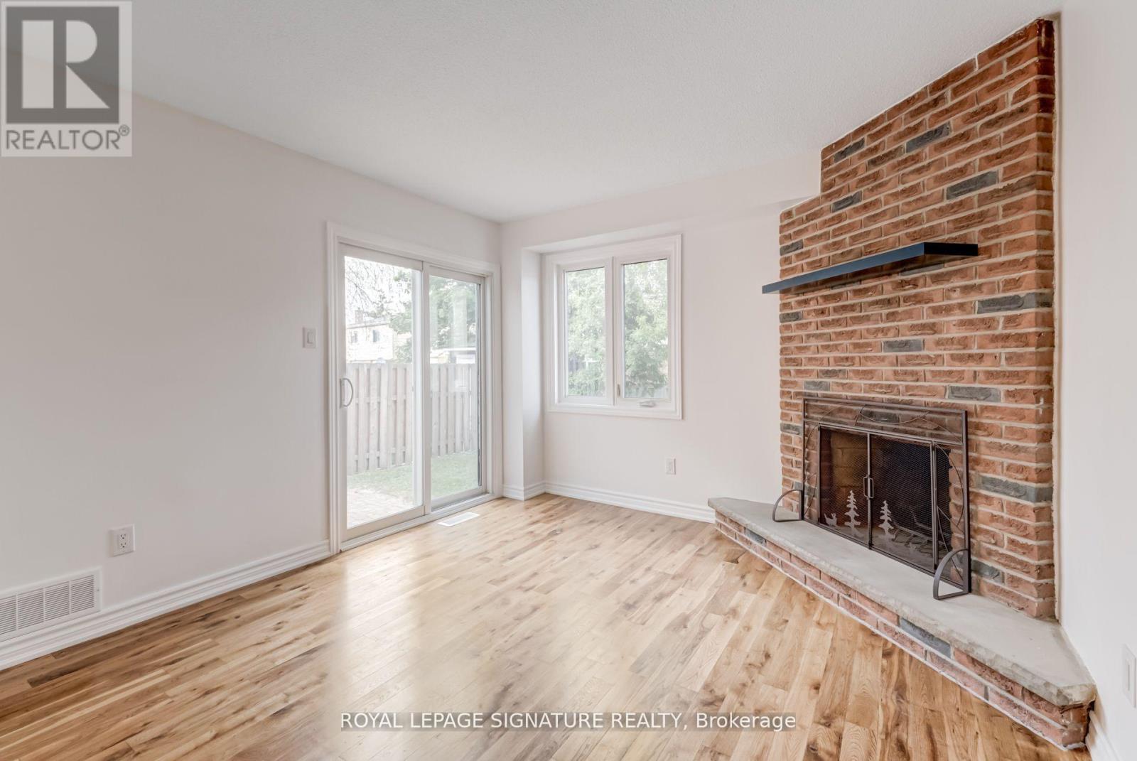 Photo 11 of 36 Denlow Drive, Brampton ON