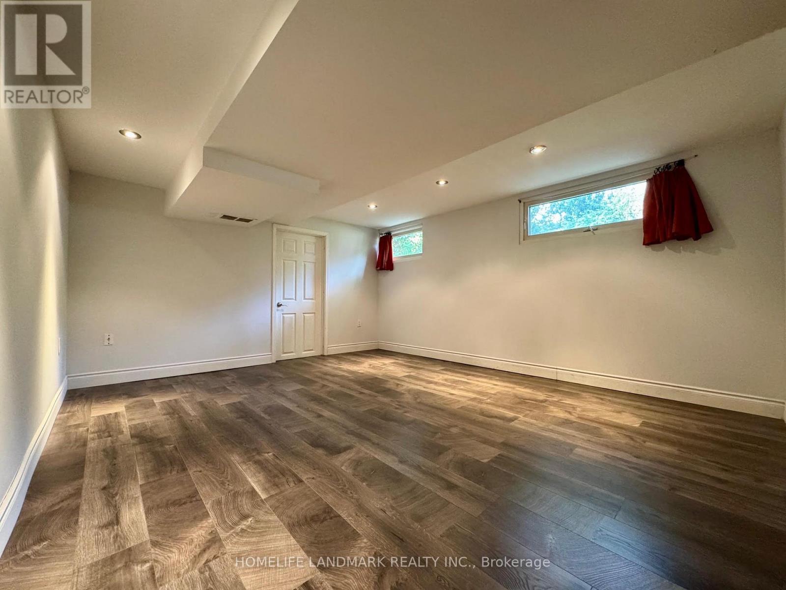 Photo 10 of 30 Chatfield Drive, Toronto ON