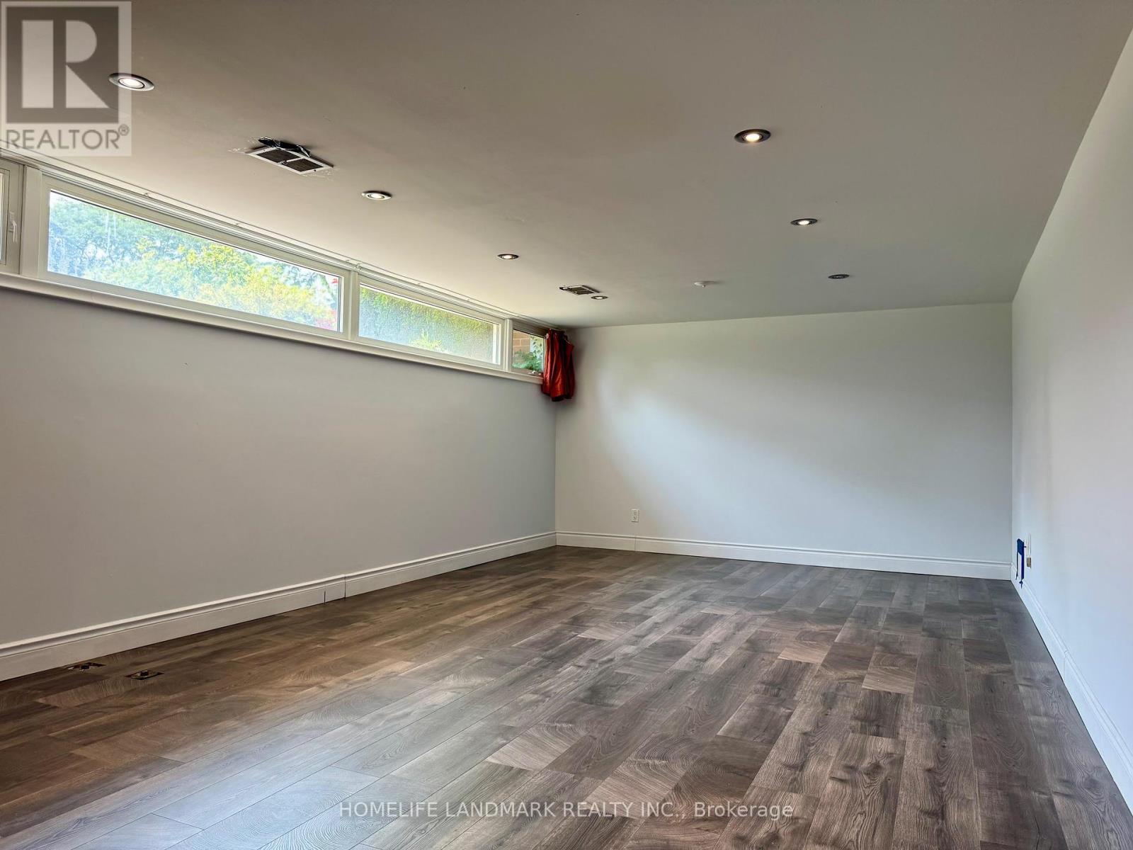 Photo 9 of 30 Chatfield Drive, Toronto ON