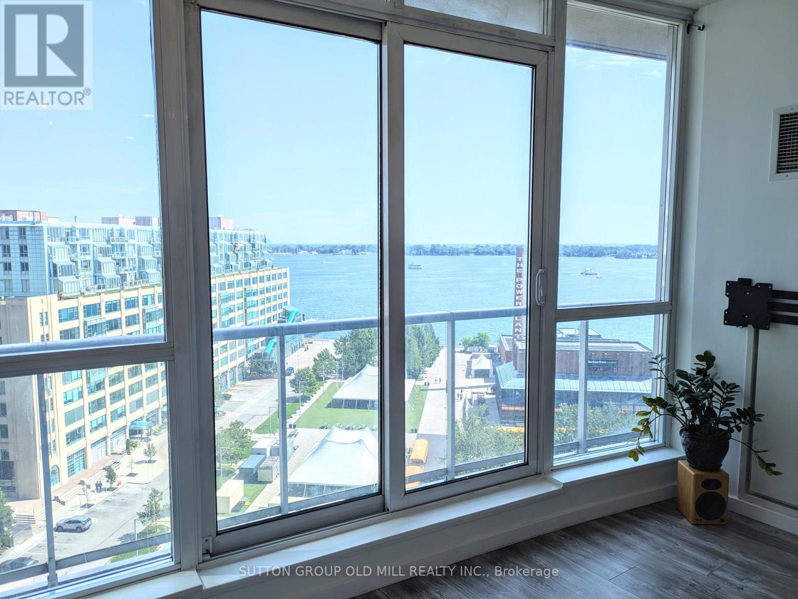 Photo 1 of 1405 218 Queens Quay W, Toronto ON
