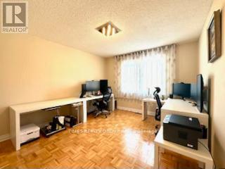 Photo 10 of 6 Carriage Lane, Toronto ON