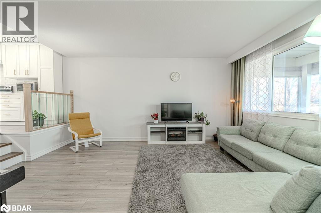 Photo 21 of 25 Marshall Street, Barrie ON