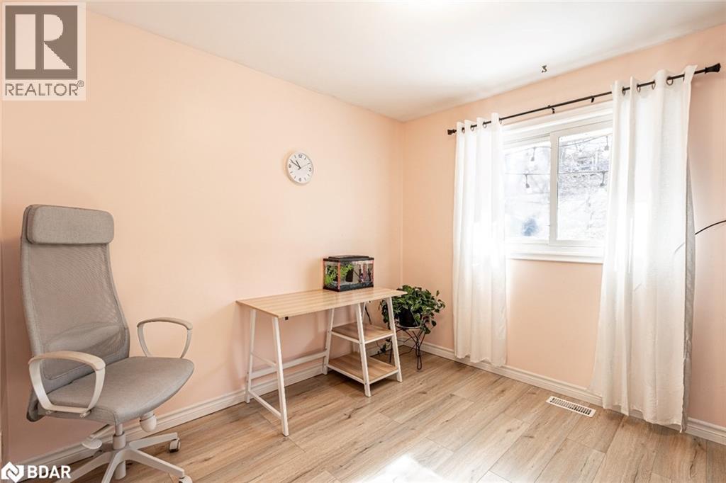Photo 16 of 25 Marshall Street, Barrie ON