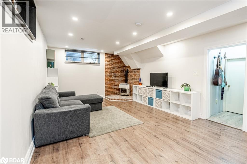 Photo 11 of 25 Marshall Street, Barrie ON