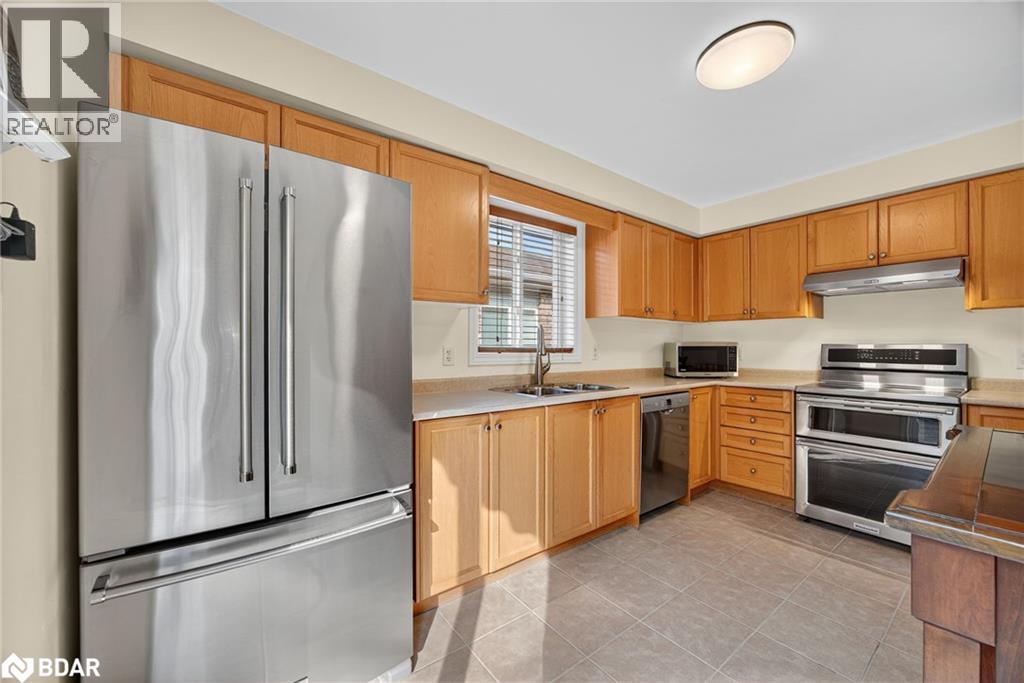 Photo 18 of 99 Sproule Drive, Barrie ON