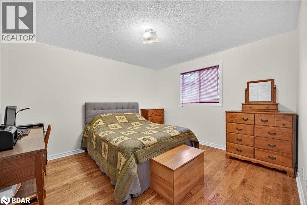 Photo 24 of 99 Sproule Drive, Barrie ON