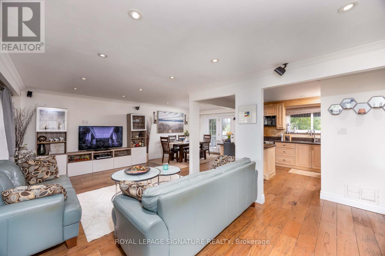 Photo 12 of 105 Catalina Drive, Toronto ON