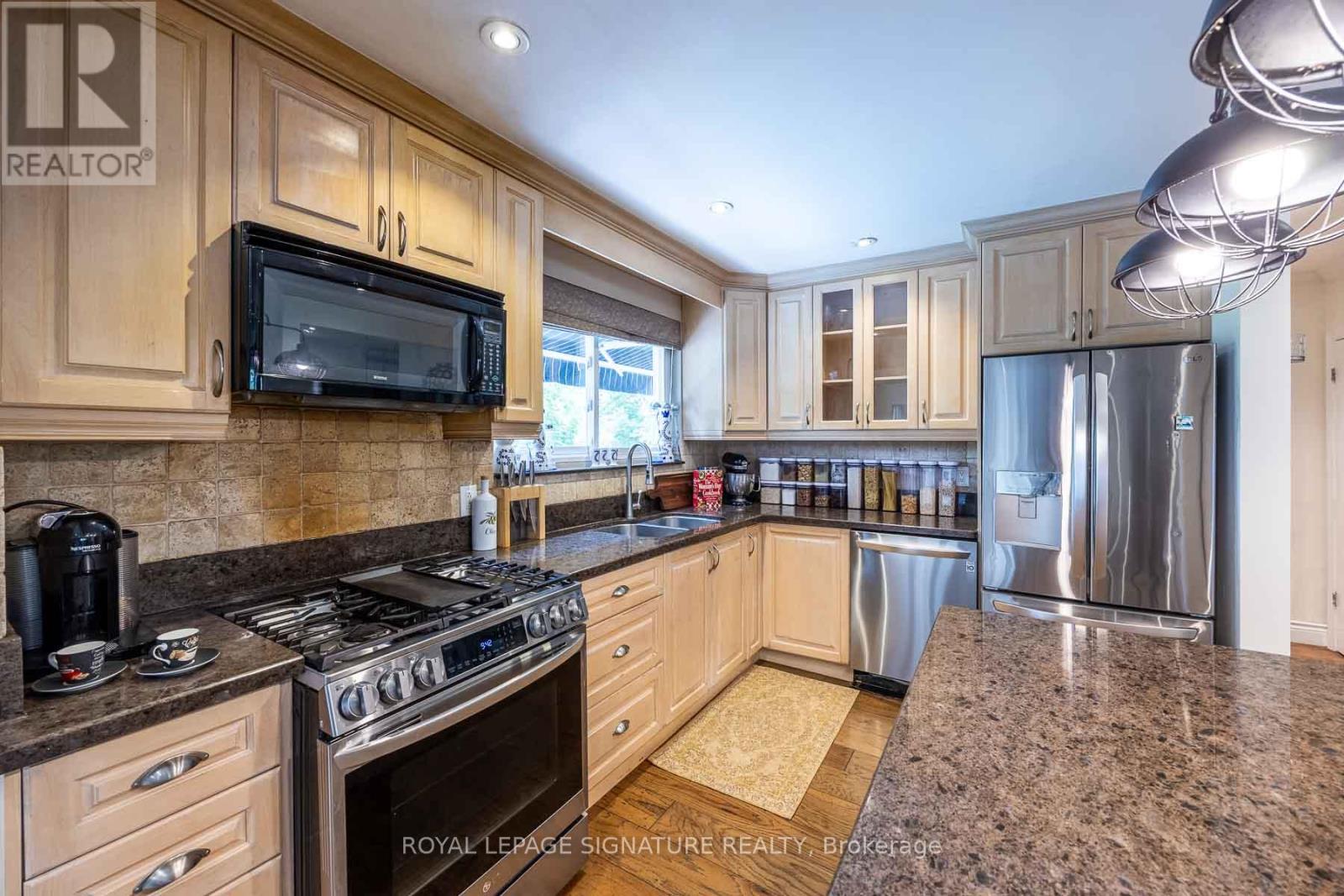 Photo 16 of 105 Catalina Drive, Toronto ON