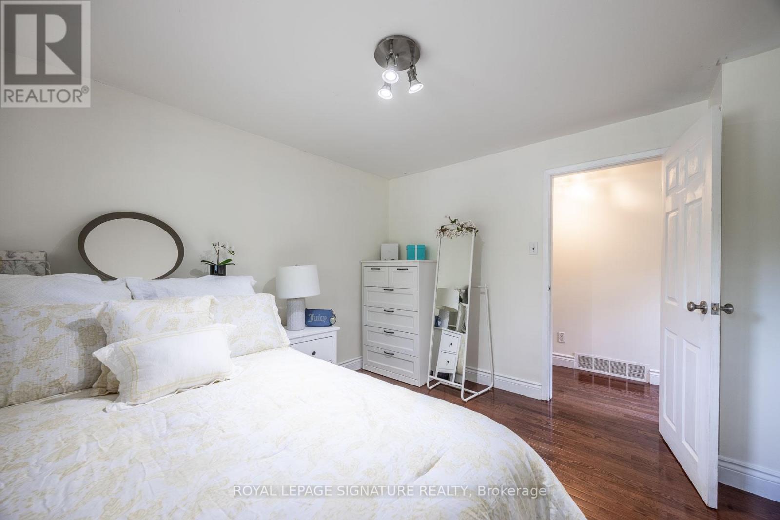 Photo 20 of 105 Catalina Drive, Toronto ON