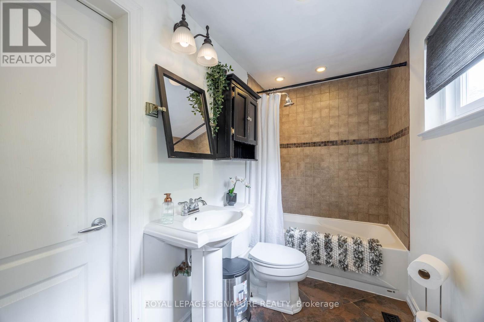 Photo 21 of 105 Catalina Drive, Toronto ON