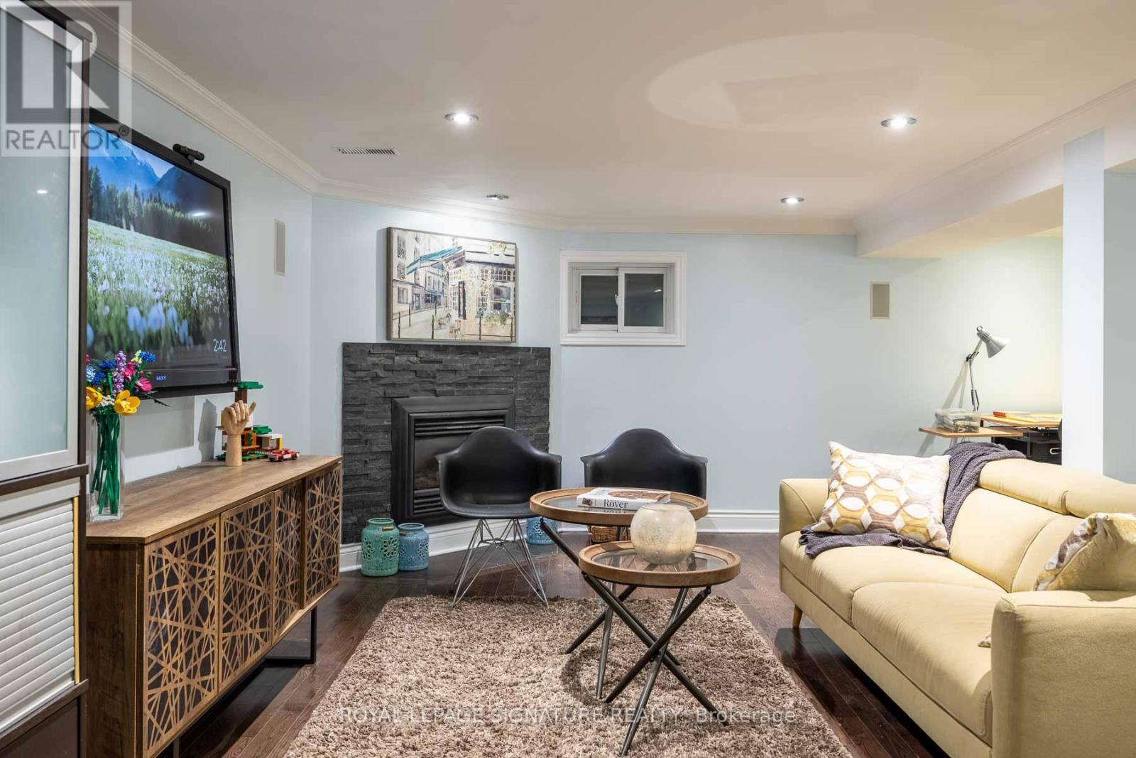 Photo 30 of 105 Catalina Drive, Toronto ON
