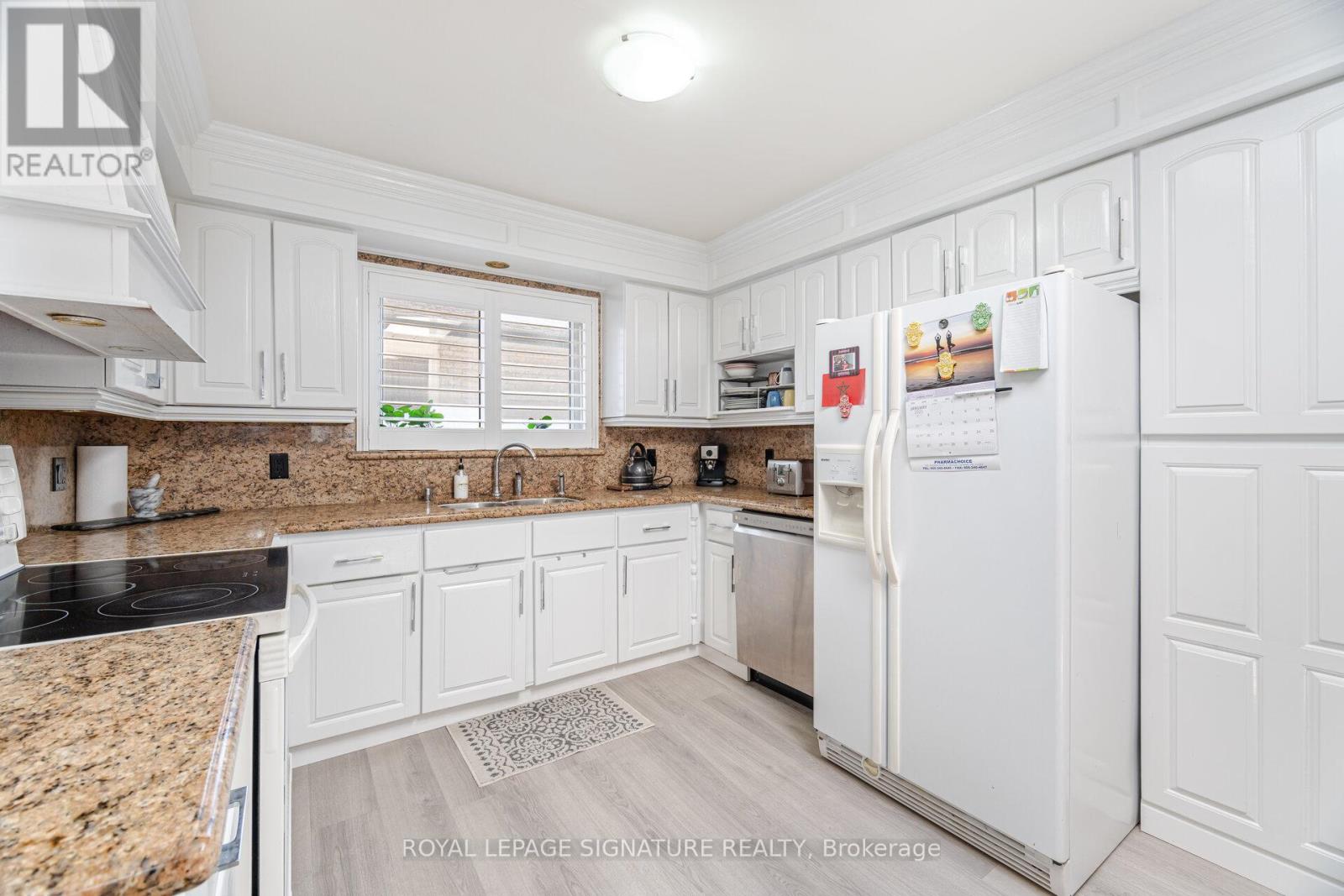 Photo 5 of 574 Antigua Crescent, Oshawa ON