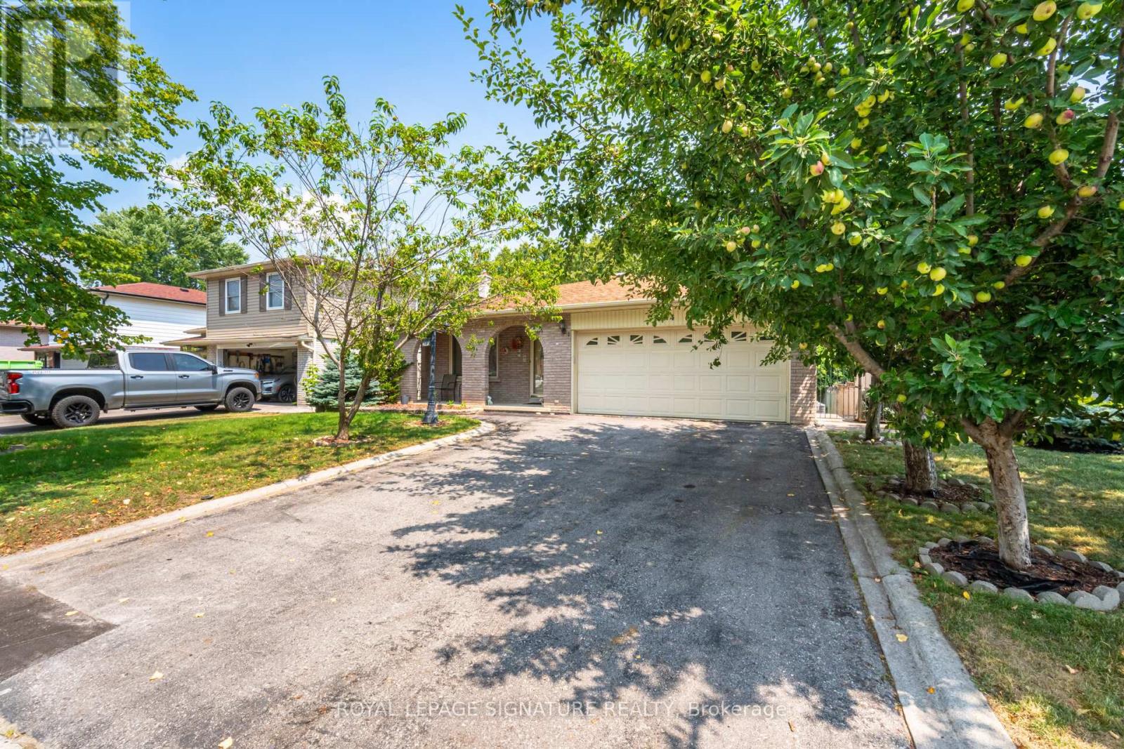 Photo 13 of 574 Antigua Crescent, Oshawa ON