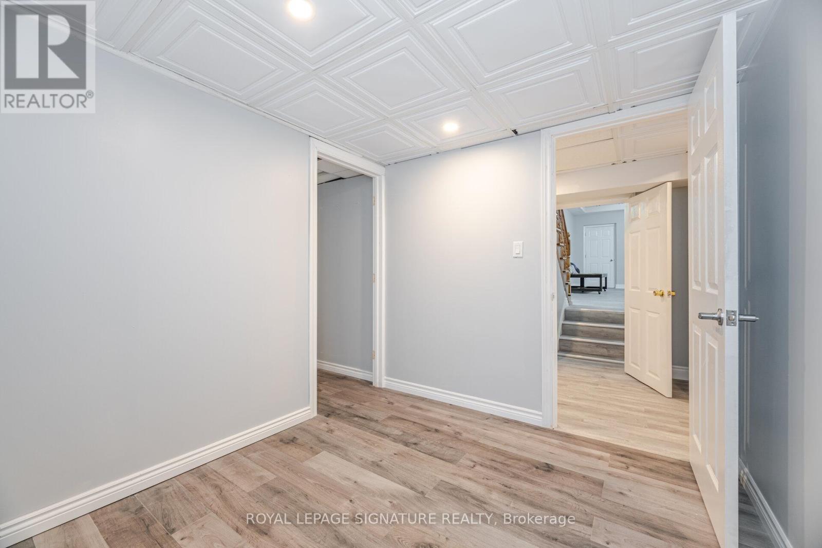 Photo 3 of 574 Antigua Crescent, Oshawa ON