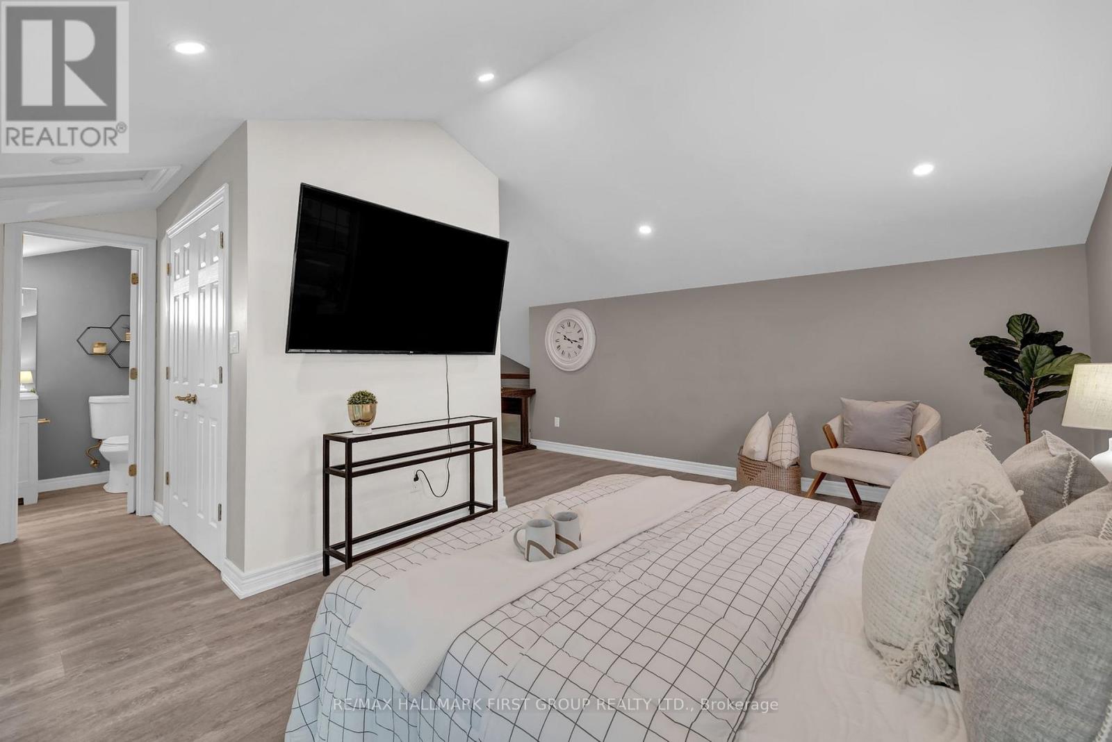 Photo 19 of J 2 1657 Nash Road, Clarington ON