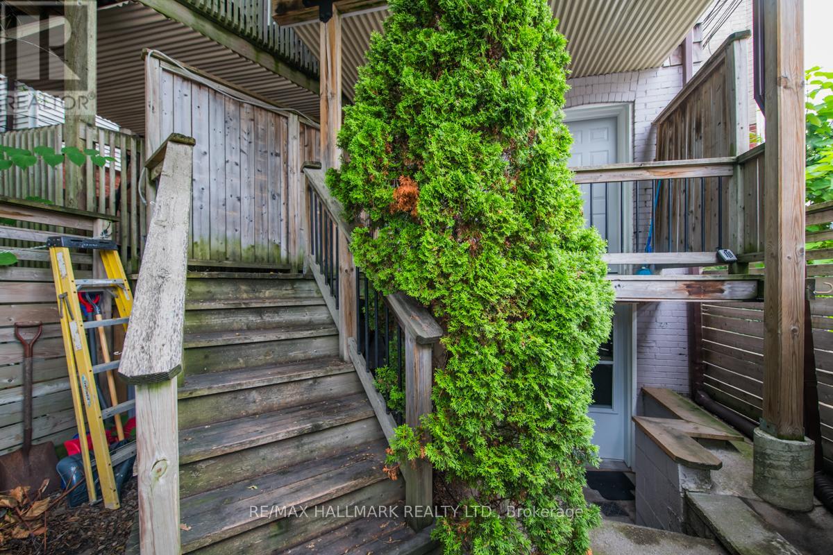 Photo 5 of Main 233 Kingston Road, Toronto ON