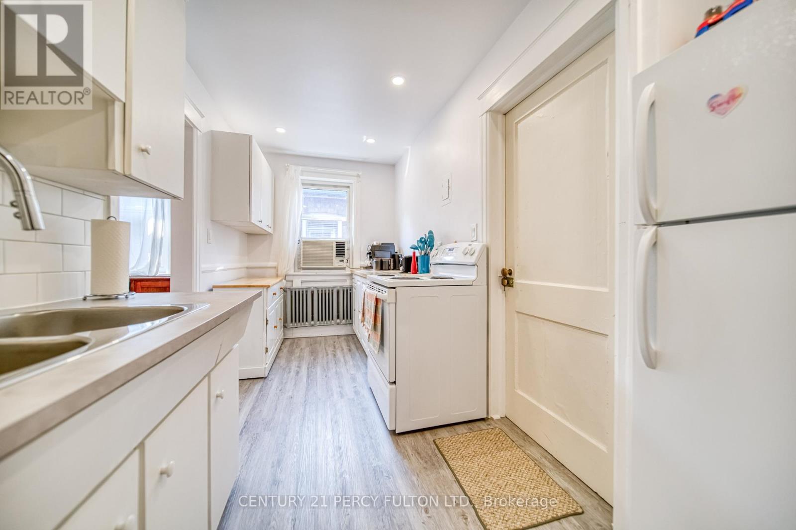 Photo 3 of 48 50 Scarboro Beach Boulevard, Toronto ON