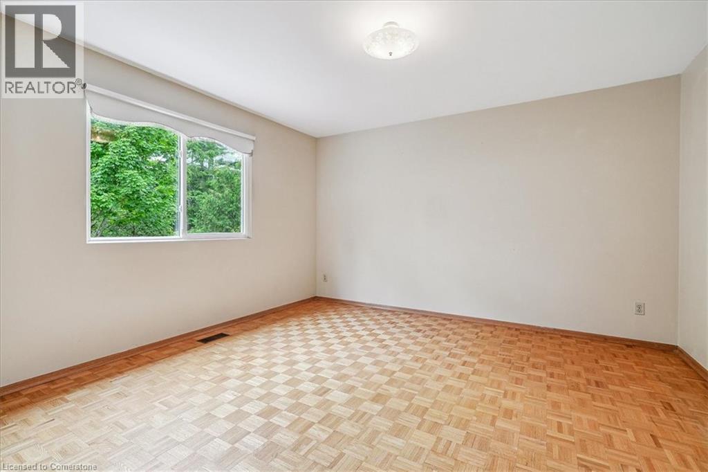 Photo 13 of 247 Beechfield Road, Oakville ON