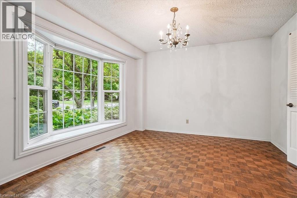 Photo 4 of 247 Beechfield Road, Oakville ON