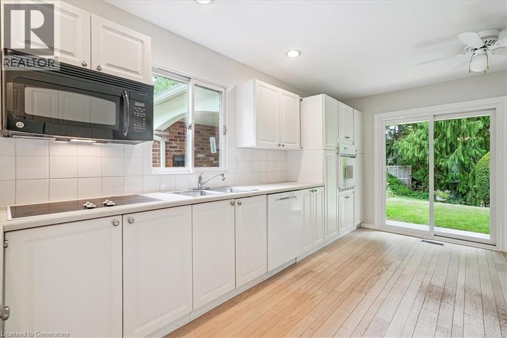 Photo 5 of 247 Beechfield Road, Oakville ON