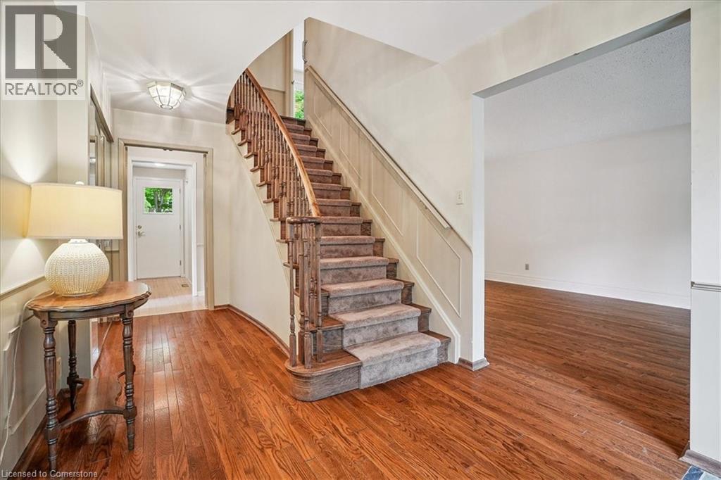 Photo 8 of 247 Beechfield Road, Oakville ON