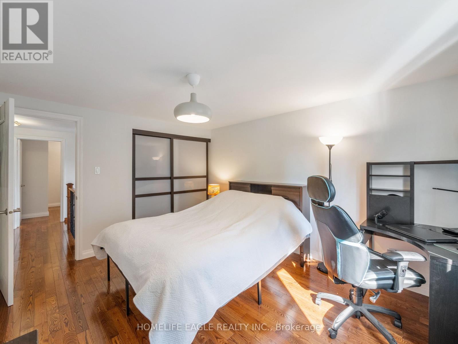 Photo 17 of 30 Moffat Crescent, Aurora ON