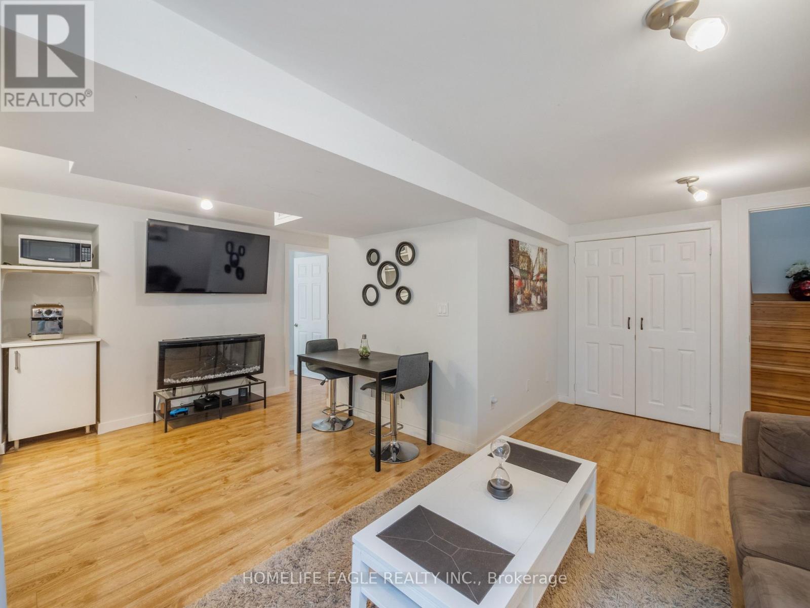 Photo 22 of 30 Moffat Crescent, Aurora ON