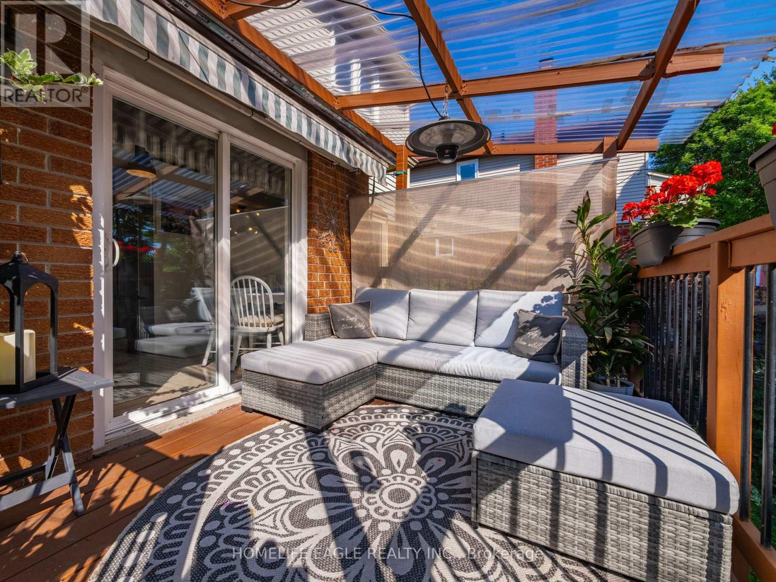 Photo 25 of 30 Moffat Crescent, Aurora ON