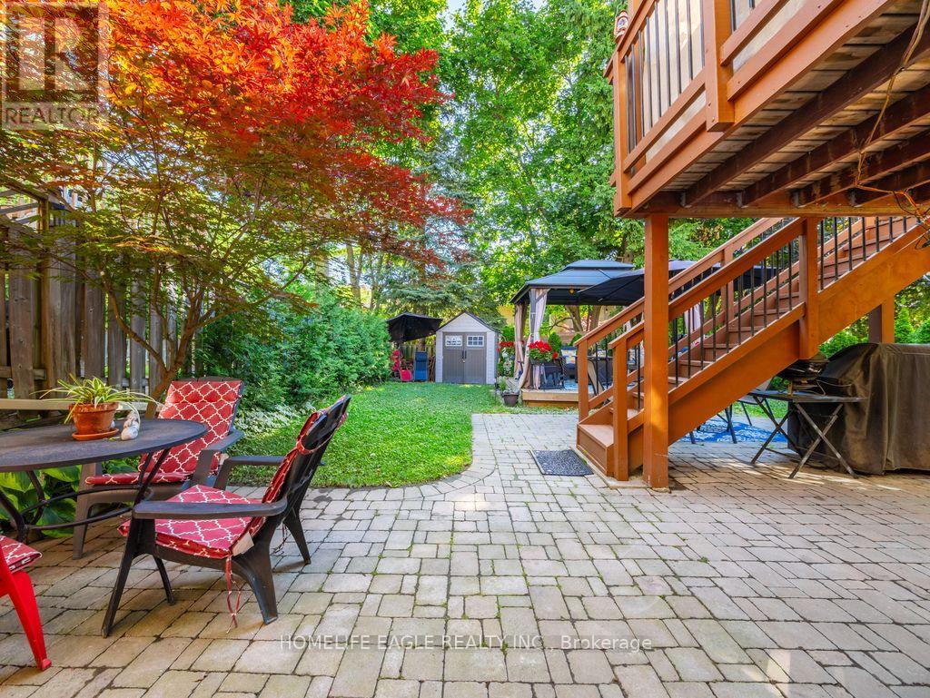 Photo 27 of 30 Moffat Crescent, Aurora ON