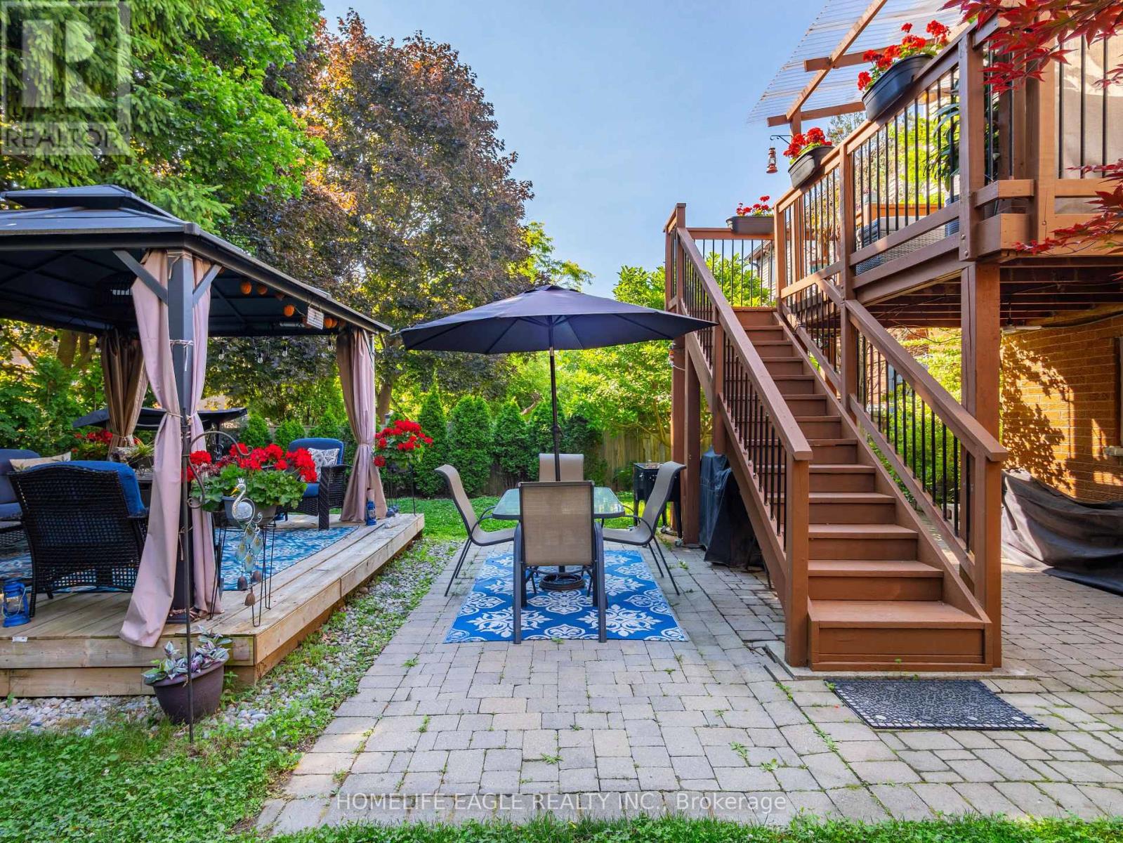 Photo 32 of 30 Moffat Crescent, Aurora ON