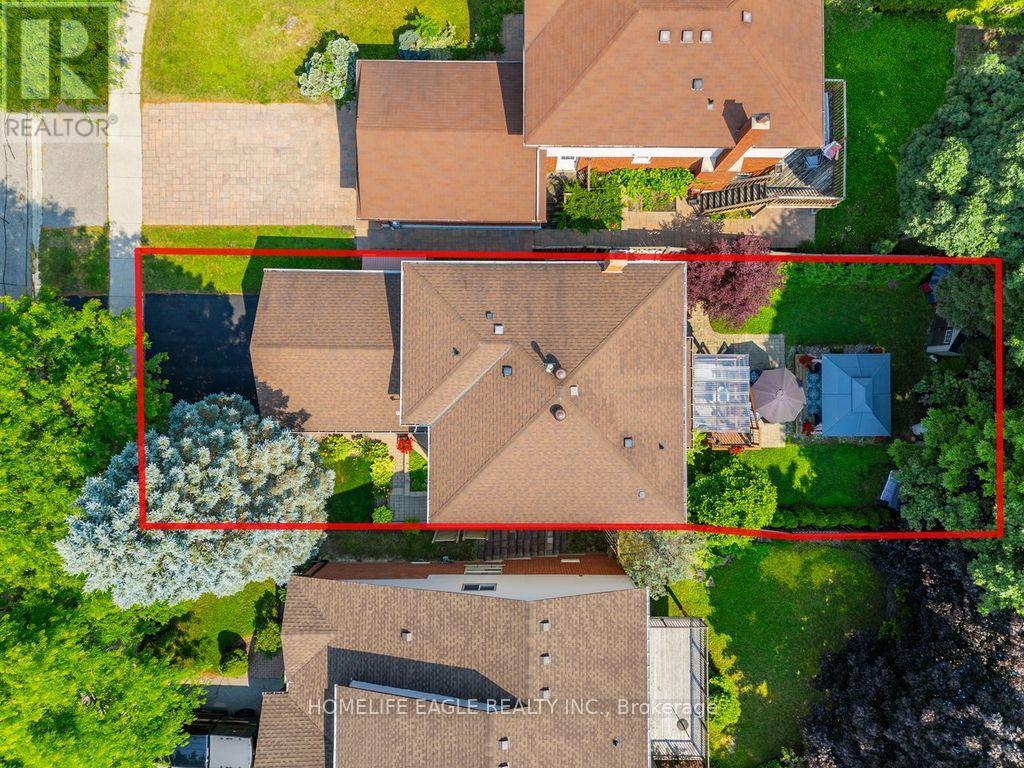 Photo 33 of 30 Moffat Crescent, Aurora ON