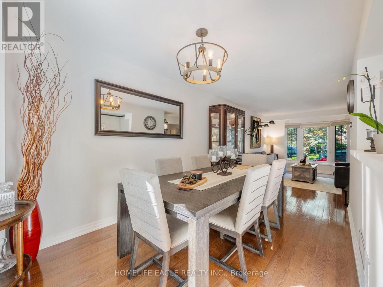 Photo 4 of 30 Moffat Crescent, Aurora ON