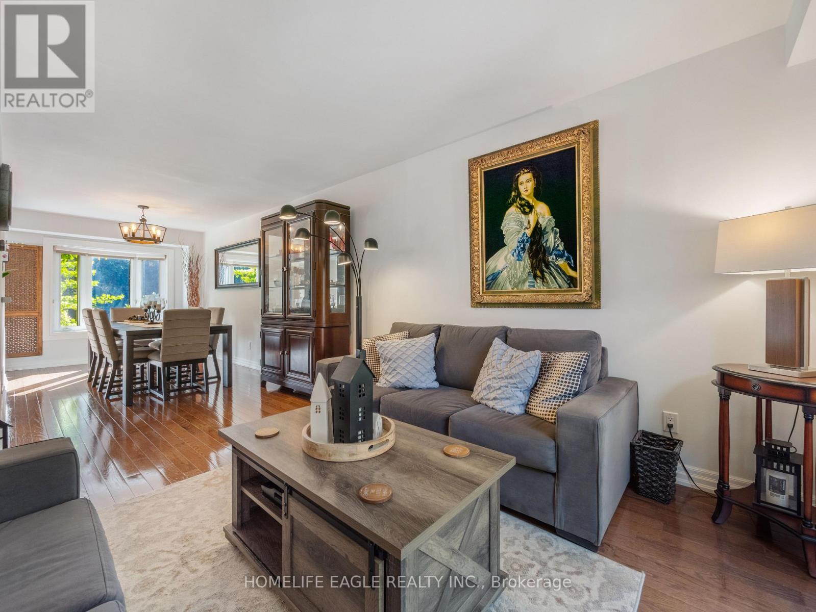 Photo 6 of 30 Moffat Crescent, Aurora ON