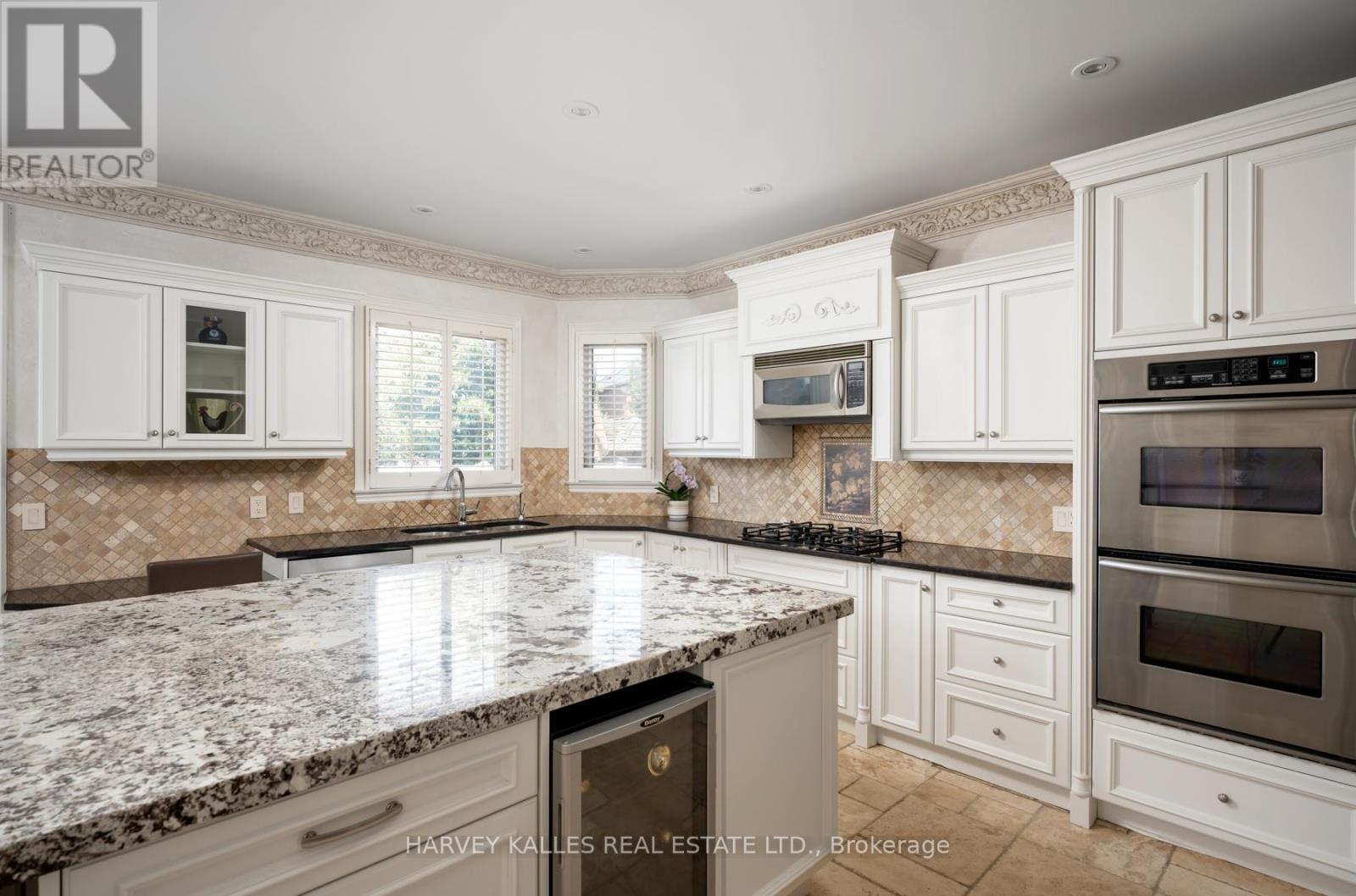 Photo 2 of 12 Alta Vista Court, Vaughan ON