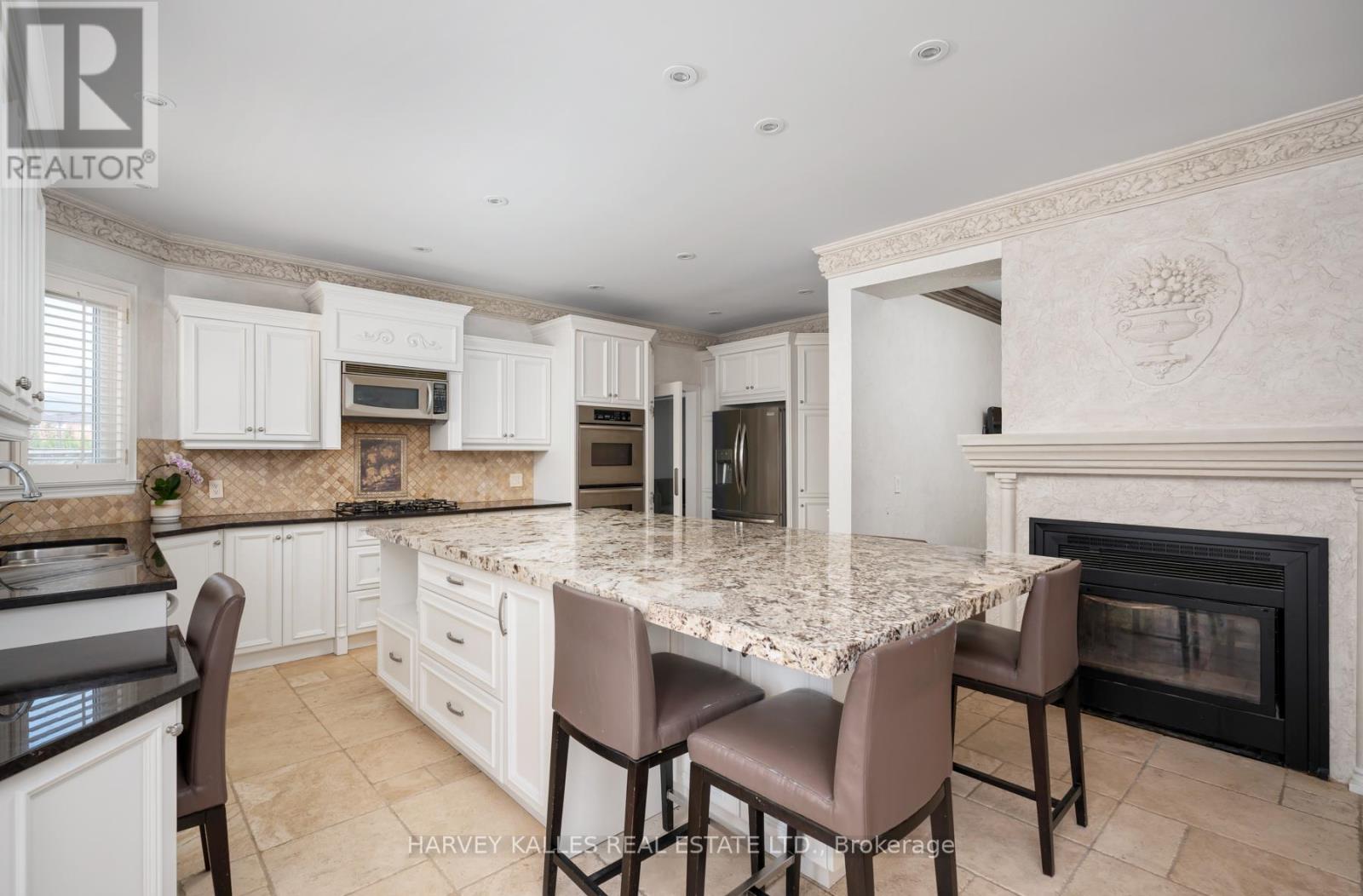 Photo 4 of 12 Alta Vista Court, Vaughan ON