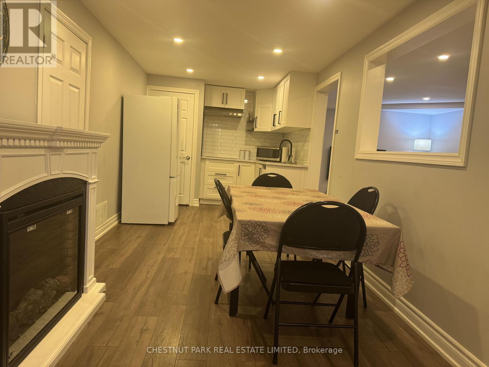 Photo 10 of 4 Glouster Court, Richmond Hill ON