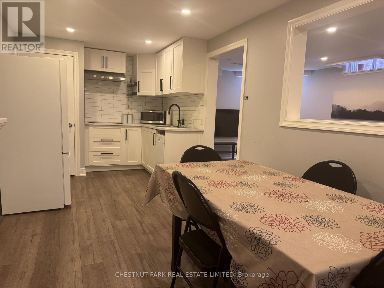 Photo 11 of 4 Glouster Court, Richmond Hill ON