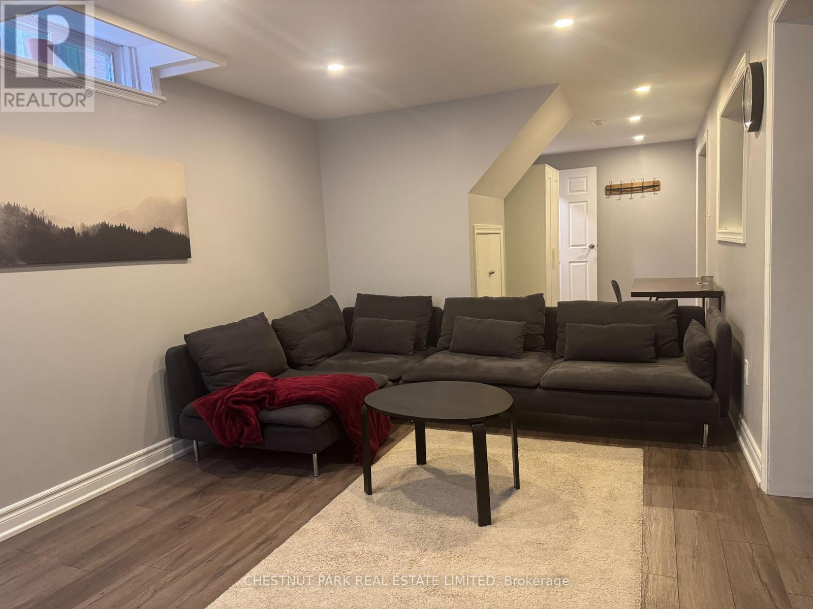 Photo 13 of 4 Glouster Court, Richmond Hill ON