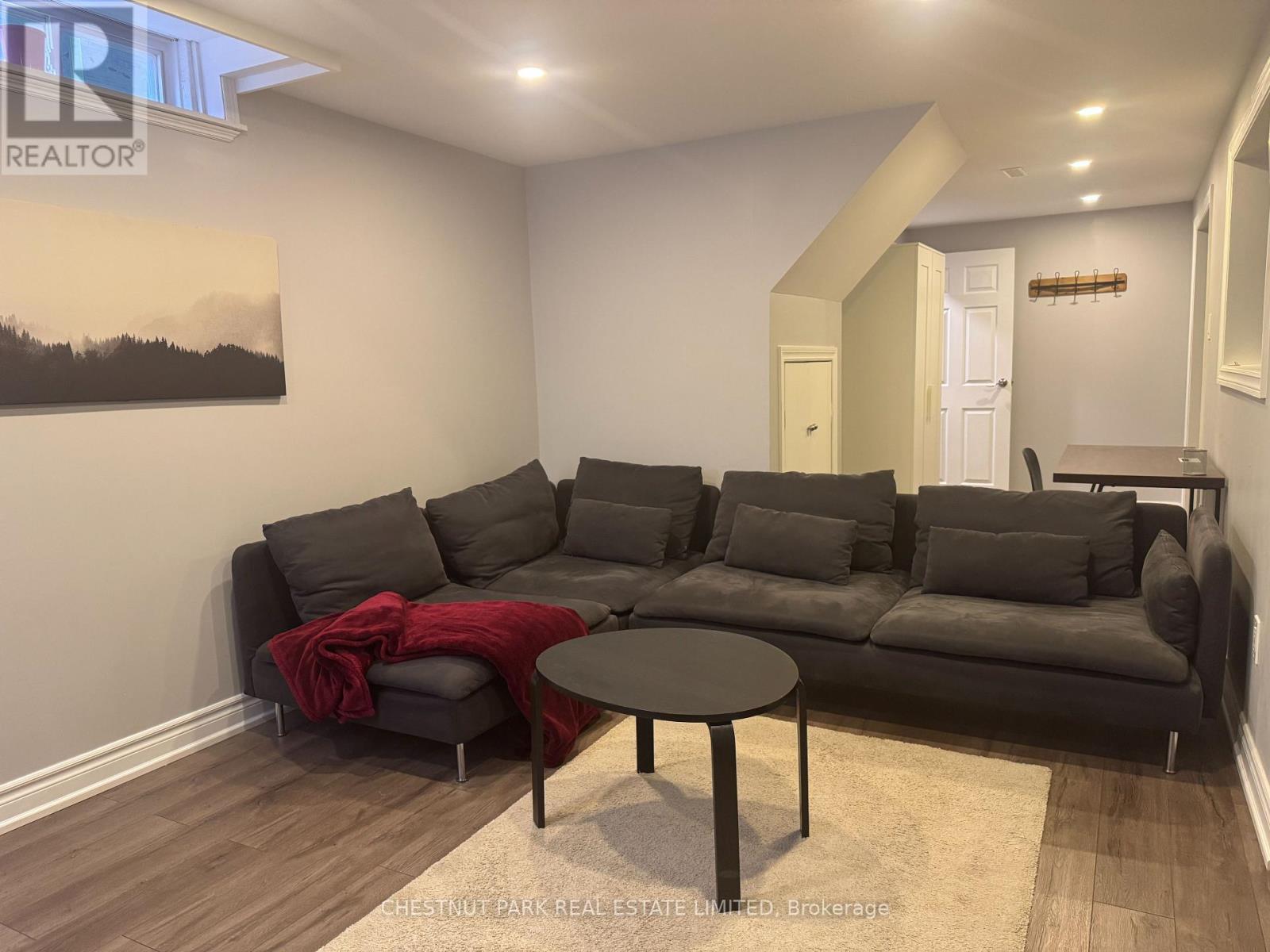 Photo 14 of 4 Glouster Court, Richmond Hill ON