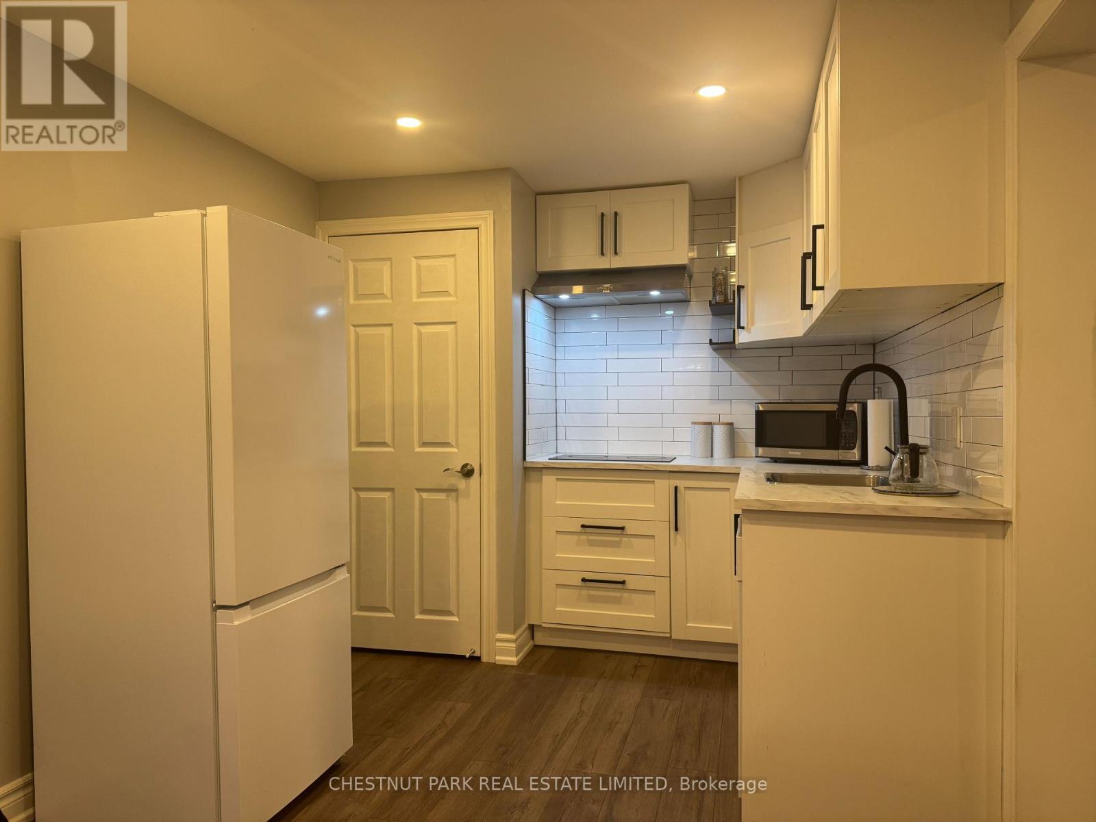 Photo 17 of 4 Glouster Court, Richmond Hill ON
