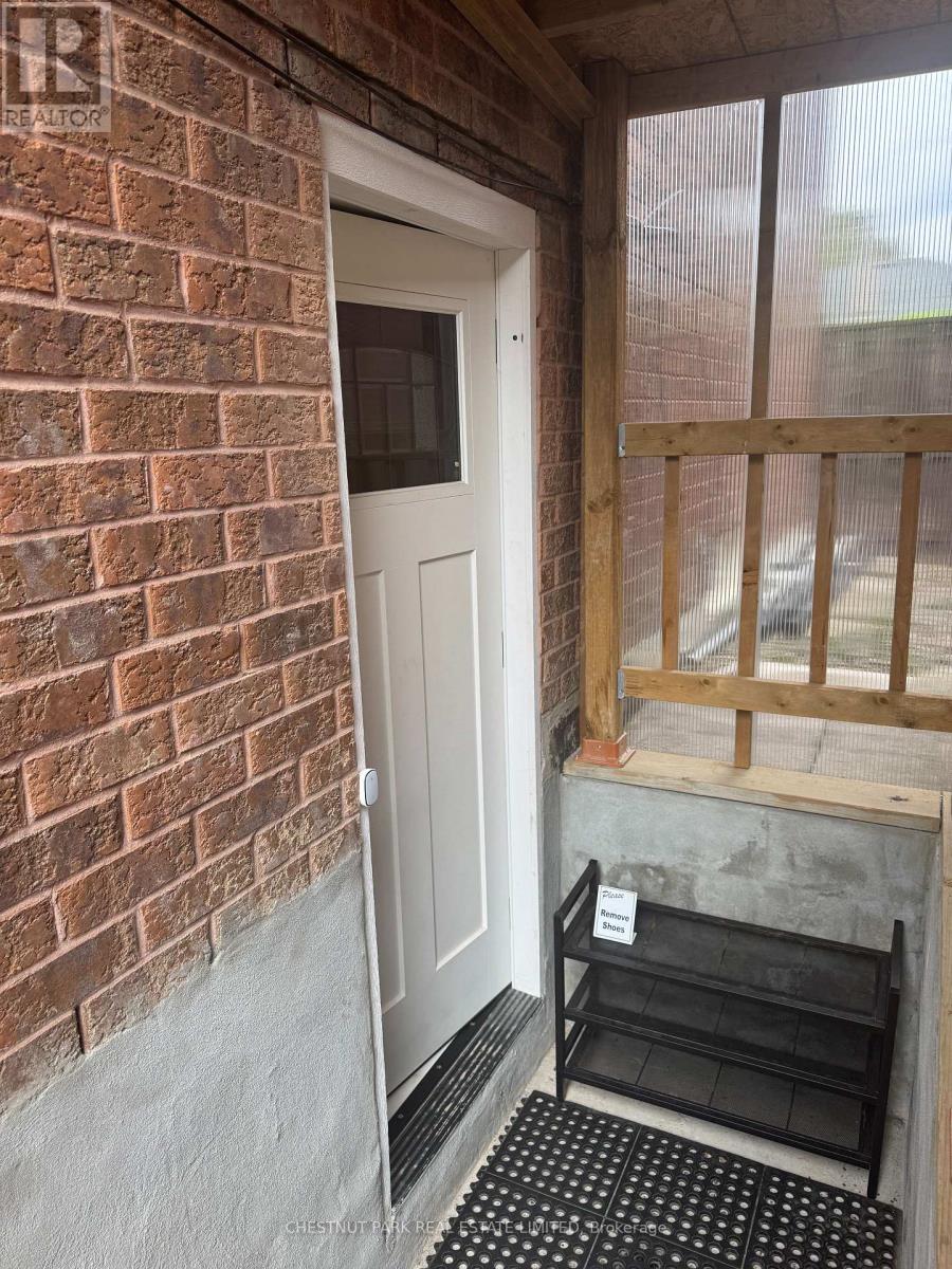 Photo 5 of 4 Glouster Court, Richmond Hill ON