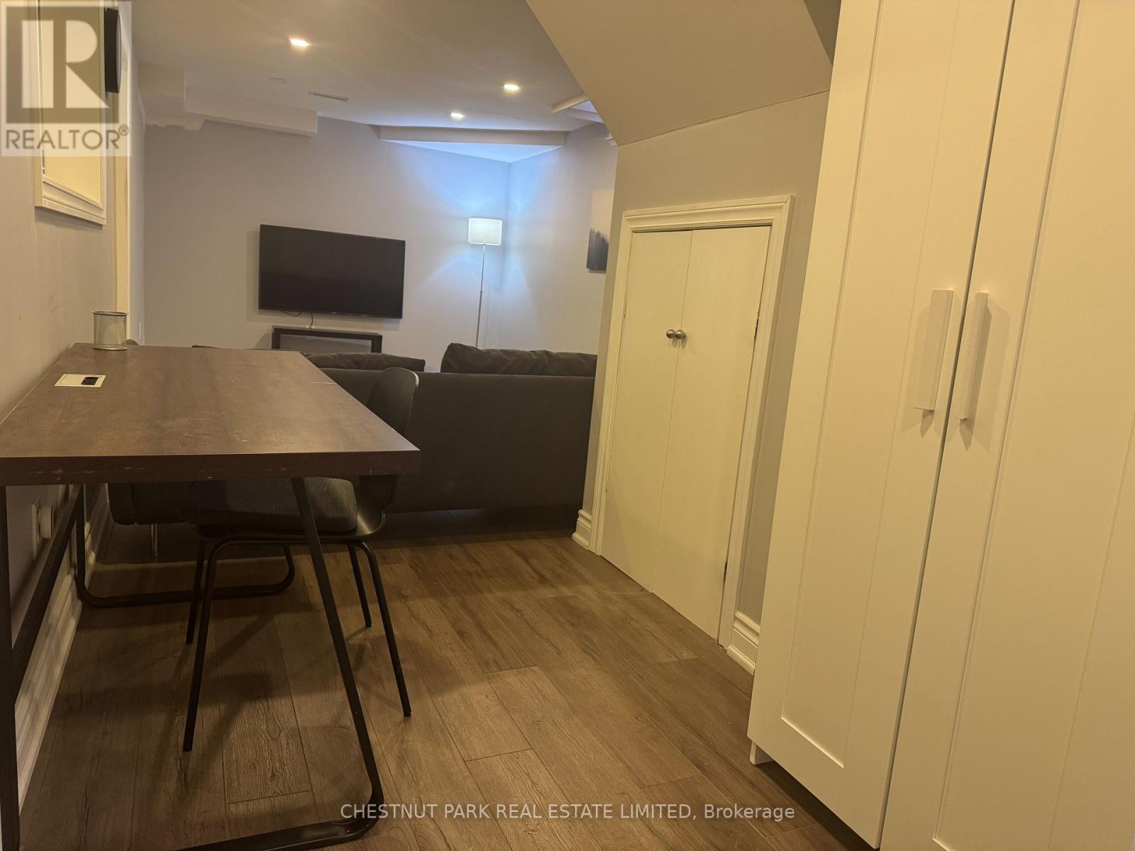 Photo 7 of 4 Glouster Court, Richmond Hill ON